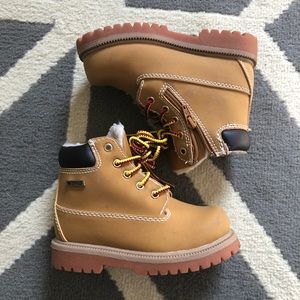 Water proof boots brand new